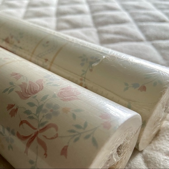 Vintage Floral Double Roll Wallpaper Wallcoverings - Picture 13 of 16